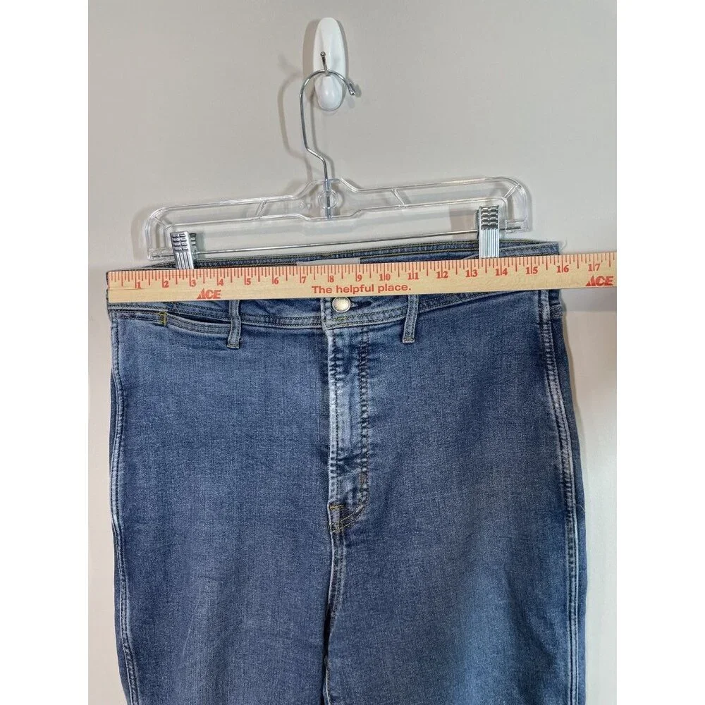 Everlane brand style